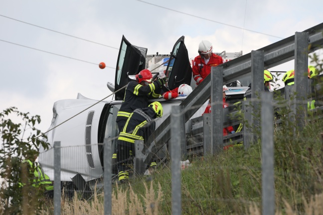 Schwerer Verkehrsunfall auf der Innkreisautobahn bei Weibern fordert drei Verletzte