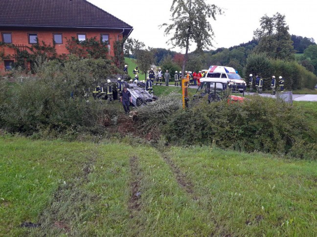 Auto bei schwerem Verkehrsunfall in Ternberg überschlagen