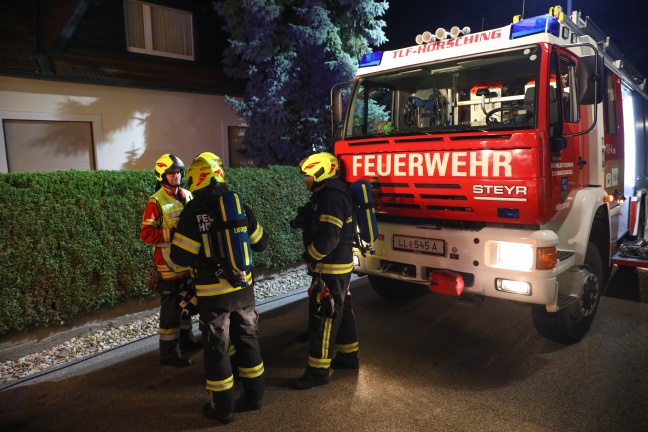 Drei Feuerwehren bei Brand einer Gartenhütte in Pasching im Einsatz
