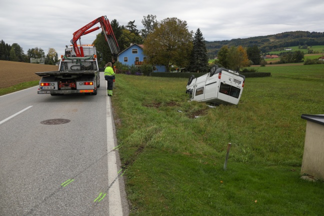 Verkehrsunfall mit Kleintransporter in Nußbach fordert einen Verletzten