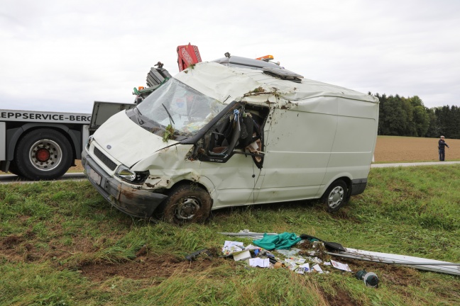 Verkehrsunfall mit Kleintransporter in Nußbach fordert einen Verletzten