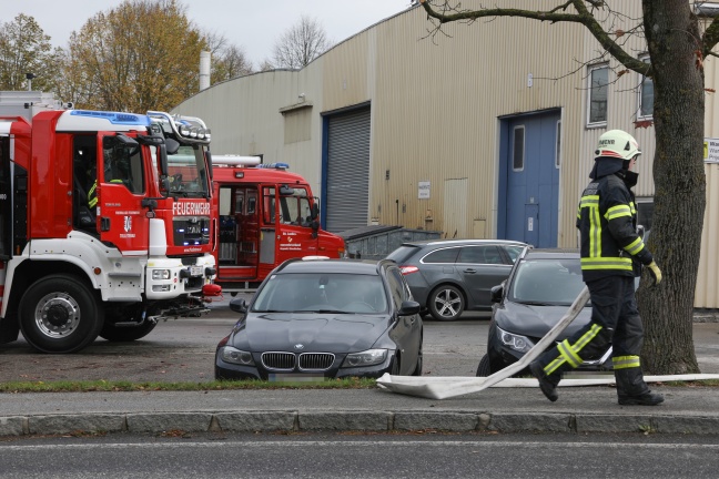 Vier Feuerwehren und Cobra-Beamter bei Brand einer Gasflasche in Grieskirchen im Einsatz