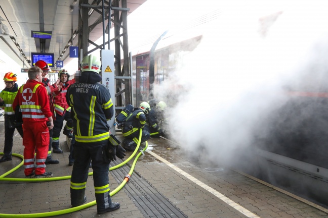 Brand eines Railjet-Waggons am Welser Hauptbahnhof