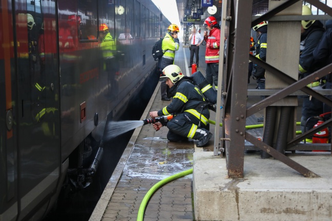 Brand eines Railjet-Waggons am Welser Hauptbahnhof