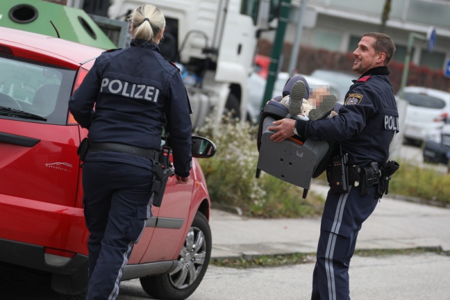 Groeinsatz der Polizei vor Kindergarten in Wels-Pernau sorgt fr Aufsehen