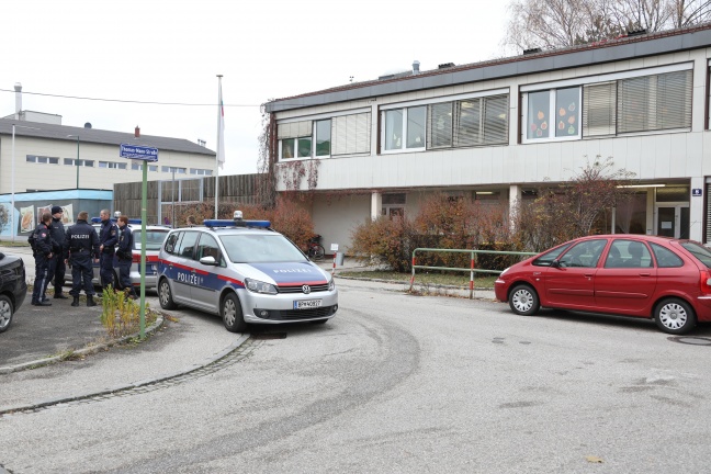 Groeinsatz der Polizei vor Kindergarten in Wels-Pernau sorgt fr Aufsehen