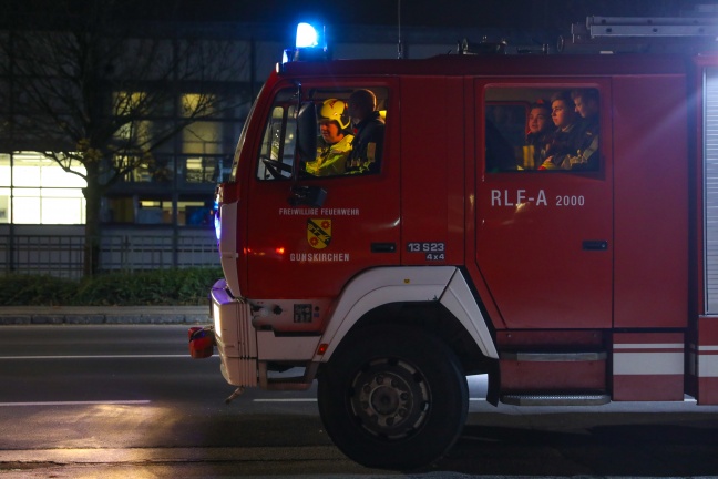 Feuerwehr bei PKW-Brand in Gunskirchen im Einsatz