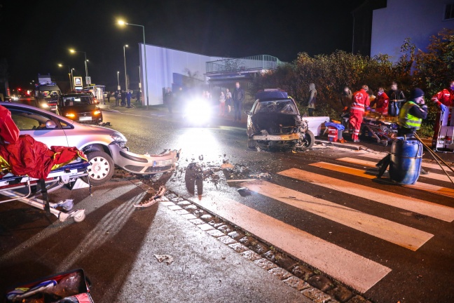 Drei Verletzte bei Verkehrsunfall mit drei Fahrzeugen in Wels-Vogelweide