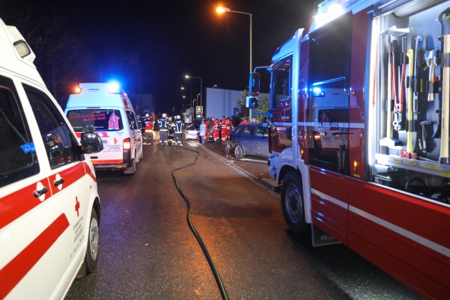 Drei Verletzte bei Verkehrsunfall mit drei Fahrzeugen in Wels-Vogelweide