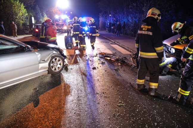 Drei Verletzte bei Verkehrsunfall mit drei Fahrzeugen in Wels-Vogelweide