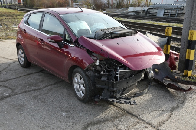 PKW-Lenkerin bei Verkehrsunfall in Alkoven schwer verletzt