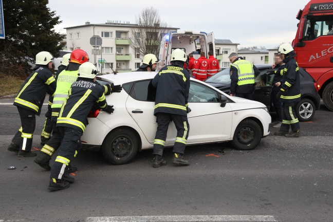 Schwerer Verkehrsunfall auf der Pyhrnpass Straße in Sattledt