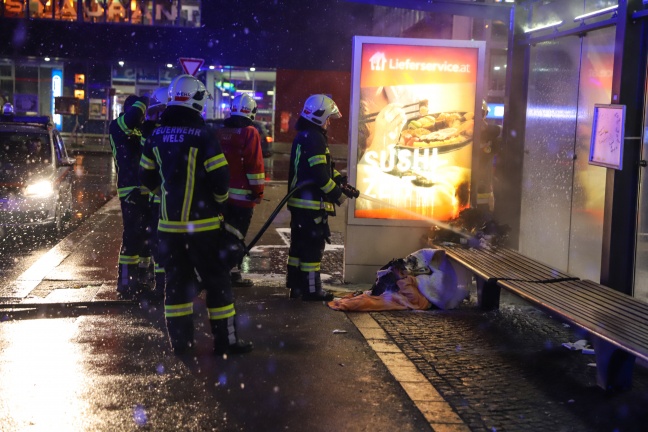 Brand in einer Bushaltestelle in Wels-Innenstadt