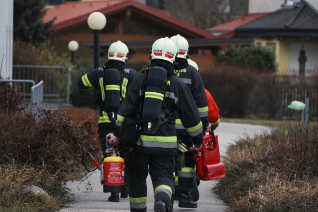 Brandverdacht in Mehrparteienwohnhaus in Wels-Pernau