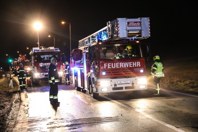 Tödliche Kollision zwischen LKW und zwei PKW auf Innviertler Straße in Grieskirchen