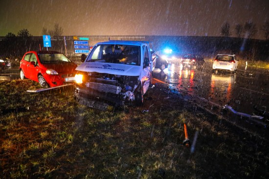 Vier Verletzte bei Kreuzungscrash auf der Innviertler Strae in Wels-Puchberg