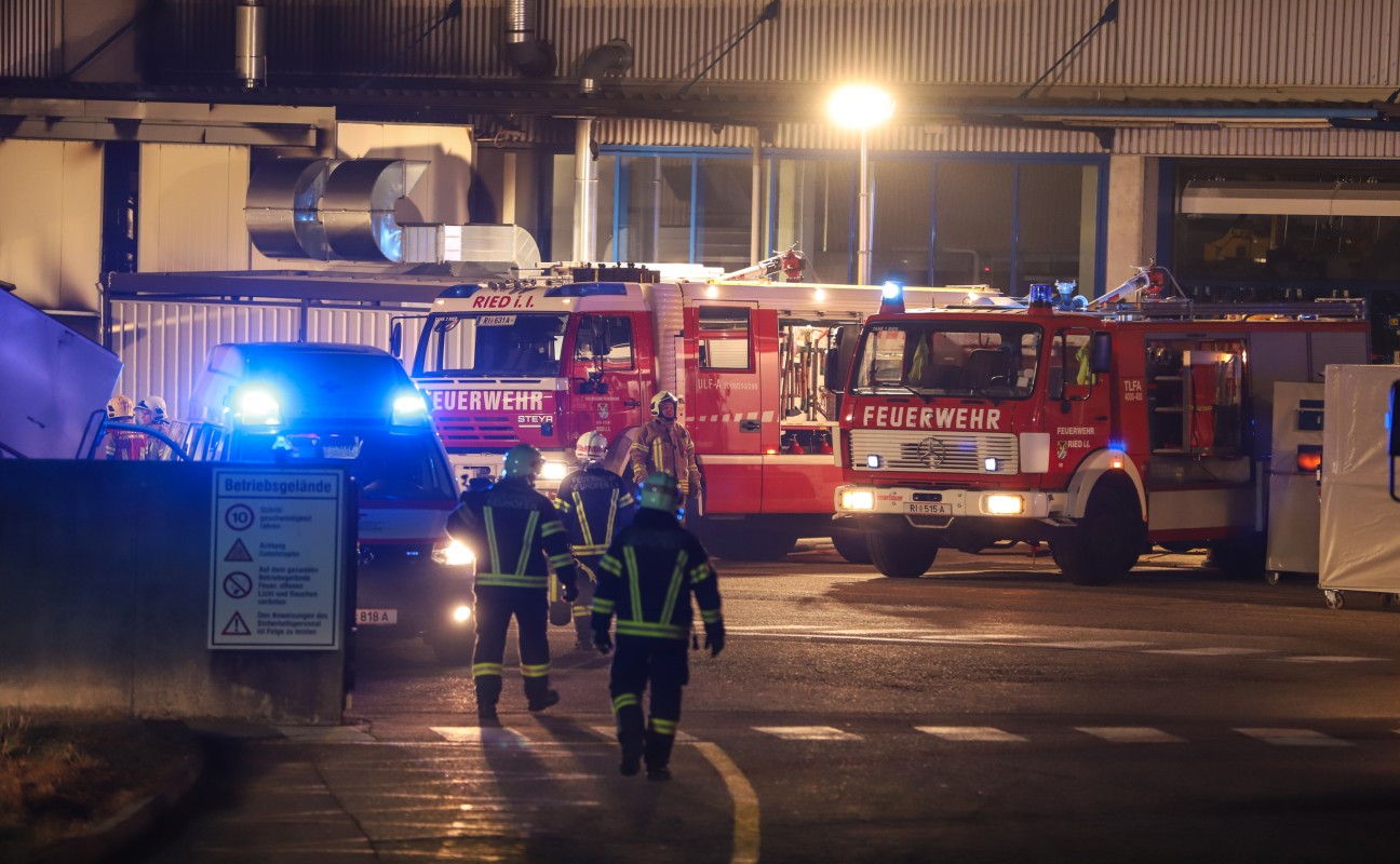  Brand  in einem Produktionsbetrieb in Ried  im  Innkreis  