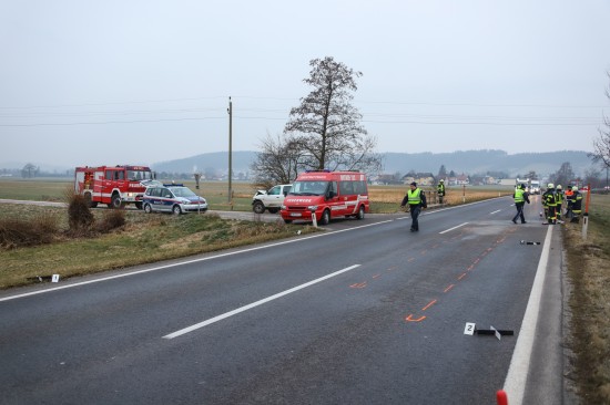 Kollision zwischen zwei Autos auf der Innviertler Straße bei Taufkirchen an der Trattnach