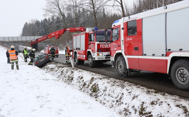 PKW-Lenkerin landete bei Sipbachzell mit Auto im Straengraben