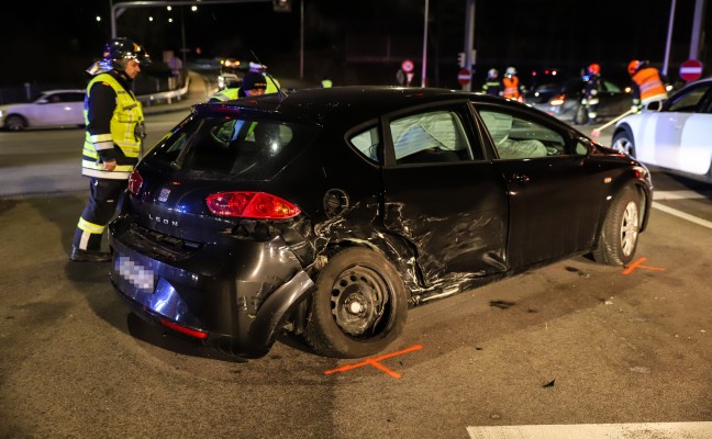 Drei Verletzte bei Verkehrsunfällen auf der Pyhrnpass Straße in Thalheim bei Wels