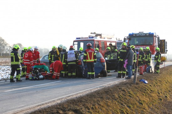 Drei Verletzte bei Verkehrsunfall auf der Sattledter Strae in Steinerkirchen an der Traun