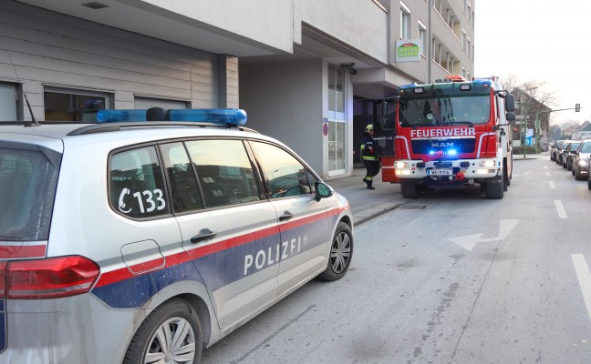 Feuerwehr bei Kleinbrand in einer Wohnung in Wels-Innenstadt im Einsatz