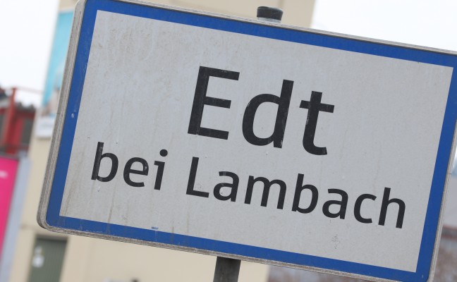 Verkehrsunfall auf Wiener Strae in Edt bei Lambach endet glimpflich