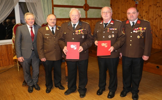 Hohe Auszeichnung für "ein Leben lang Feuerwehr" bei Vollversammlung der Feuerwehr Leombach