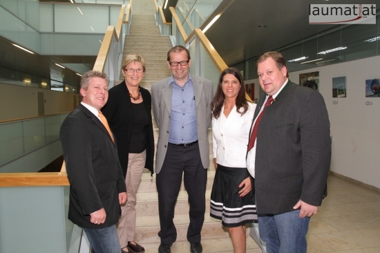 Roland Pttinger, NAbg. Ursula Haubner, Studiengangsleiter Automatisierungstechnik an der FH Wels Univ.-Doz. Dr. Gnther Hendorfer, NAbg. Martina Schenk und Bezirkssprecher Martin Roschanz in der FH Wels