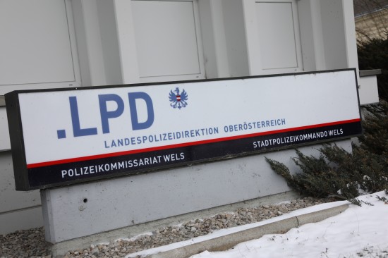Nach Wohnungseinbrchen in Wels fahndet Polizei mit Fotos nach den Ttern