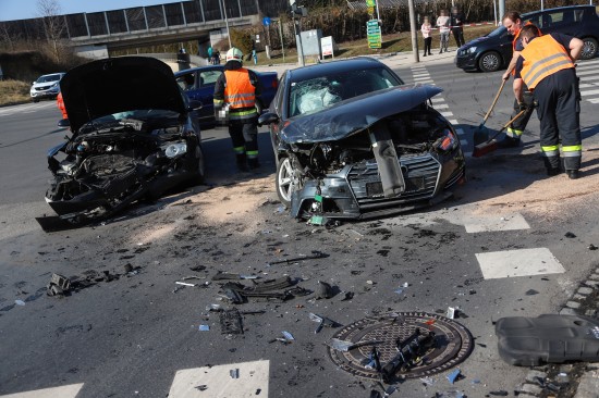 Drei Verletzte bei Kreuzungscrash in Wels-Lichtenegg