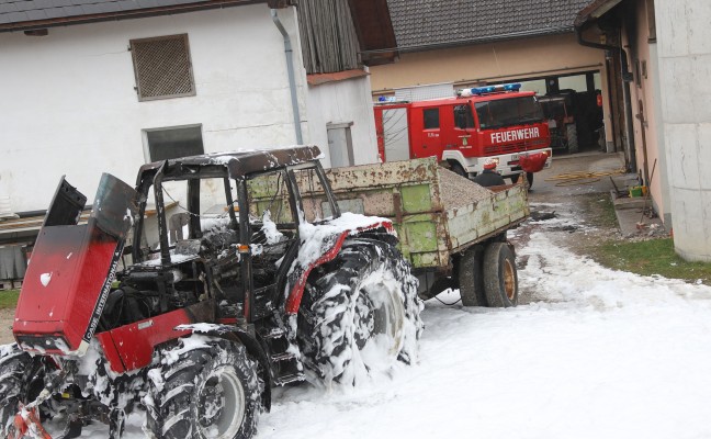 Traktor auf Bauernhof in Gaspoltshofen in Flammen aufgegangen