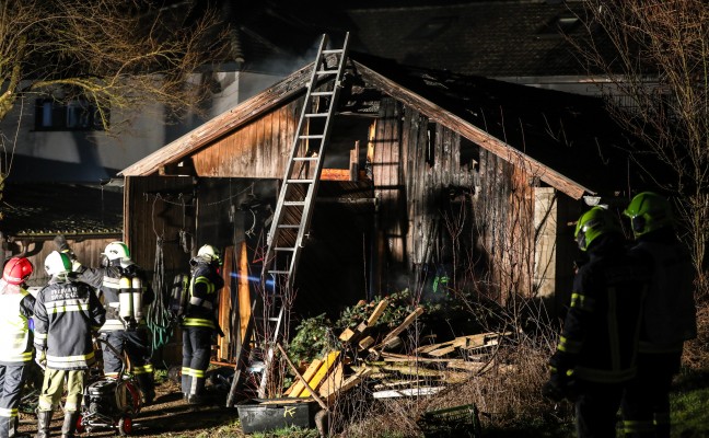 Drei Feuerwehren bei Brand eines Geräteschuppens in Sipbachzell im Einsatz