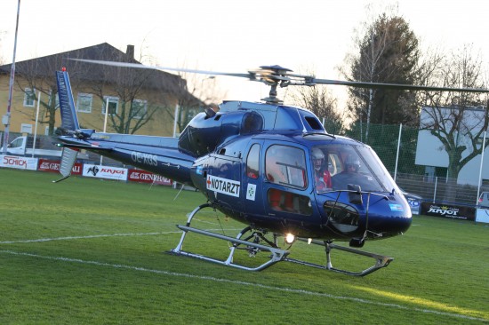 Notarzthubschrauber nach internem Notfall in Wels im Einsatz