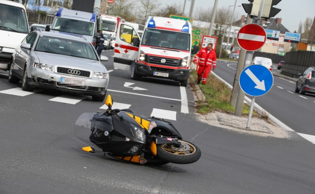 Motorradlenker bei Verkehrsunfall in Wels-Pernau verletzt