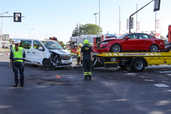 Mehrere Leichtverletzte bei Kreuzungscrash in Ansfelden
