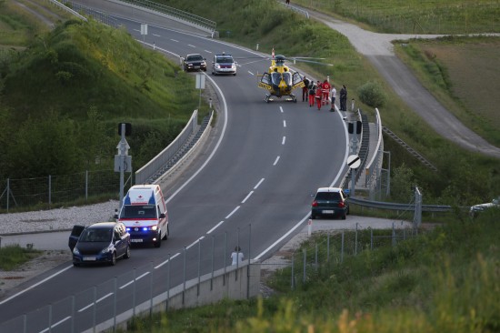 Notarzthubschrauber nach internen Notfall in Edt bei Lambach im Einsatz