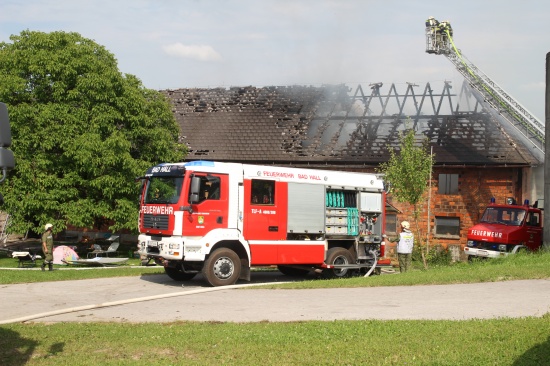 Wirtschaftsgebäude eines Bauernhofes in Waldneukirchen in Brand