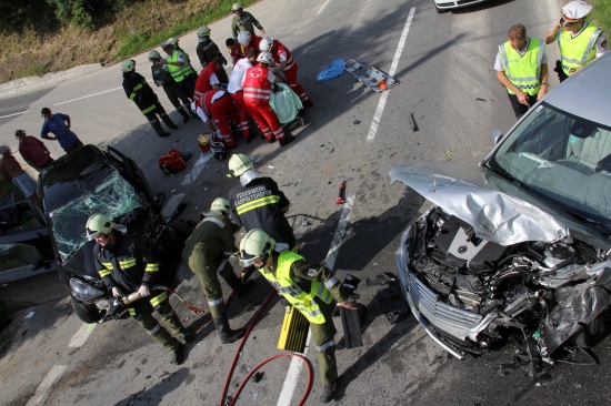 Schwerer Verkehrsunfall auf Gallspacher Straße in Gaspoltshofen