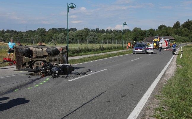 Drei Verletzte bei Kollision zwischen Motorrad und Geländewagen in Fischlham