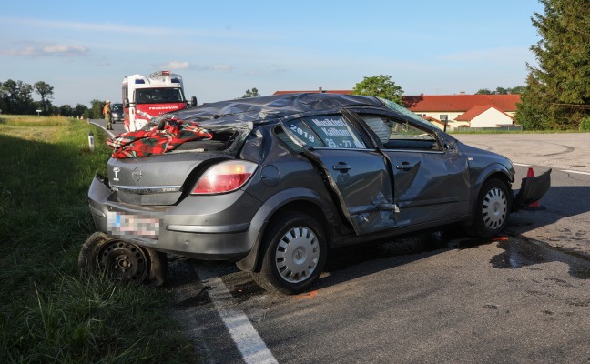 Crash auf der Rieder Straße in Rottenbach fordert drei Verletzte
