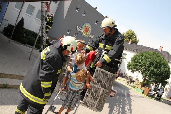 Feuerwehrübung an der Volksschule Weißkirchen an der Traun