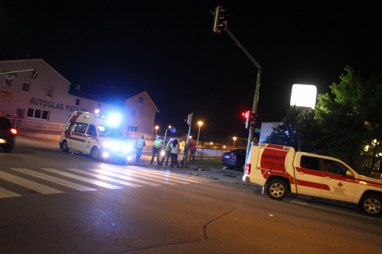 Verletzte bei Verkehrsunfall im Kreuzungsbereich in Wels