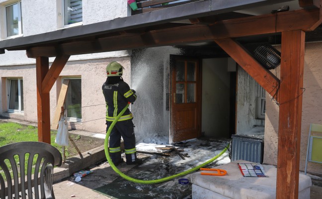 Brand im Innenhof eines Mehrparteienwohnhauses in Wels-Innenstadt