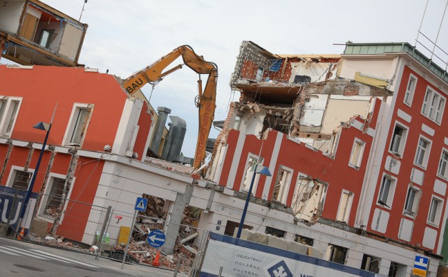Abriss des "Greif" am Welser Kaiser-Josef-Platz sorgt für teils heftige Kritik
