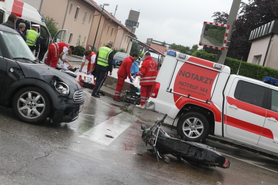 Verkehrsunfall mit Moped in Wels fordert zwei Verletzte