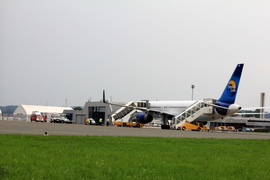 Notlandung einer Boeing 757 am Blue Danube Airport in Hörsching