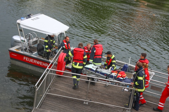 Schwierige Rettungsaktion einer verletzten Frau nach Streit in Wels-Lichtenegg