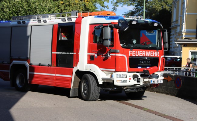 Einsatz wegen Verkehrszeichen im Bach in Wels-Innenstadt