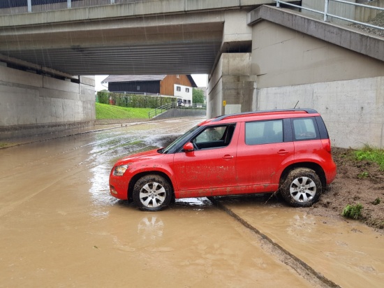 Lokale Überflutungen nach Starkregen in Bezirk Schärding